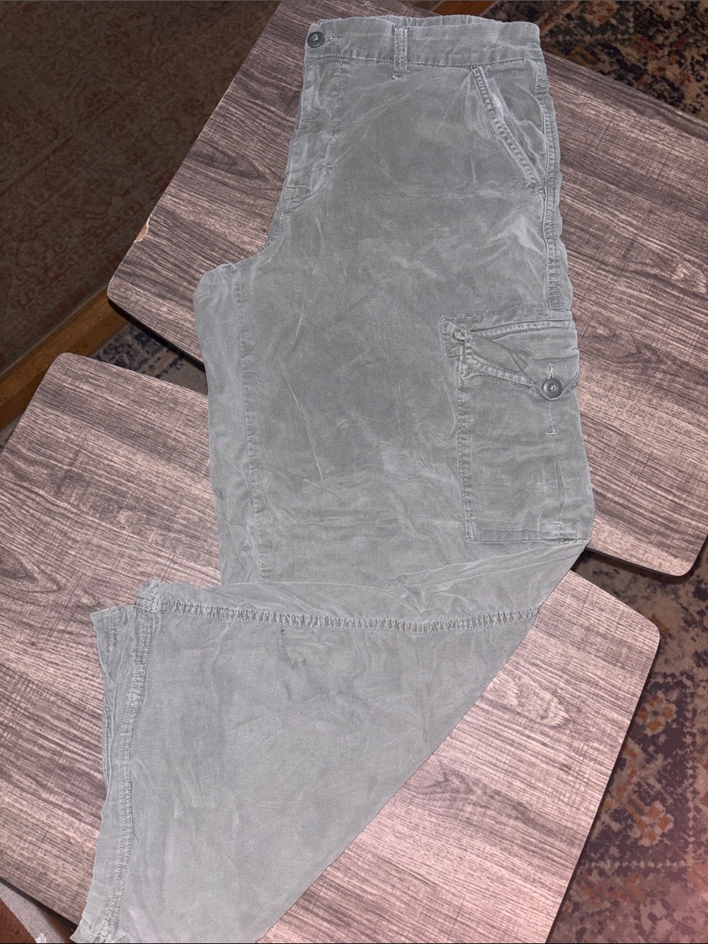 American Eagle Outfitters Wide-Leg Cargo Pants in Light Sage